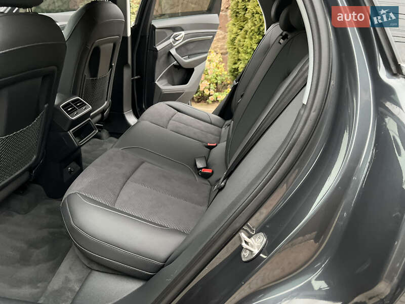 Позашляховик / Кросовер Audi e-tron 2022 в Хмельницькому