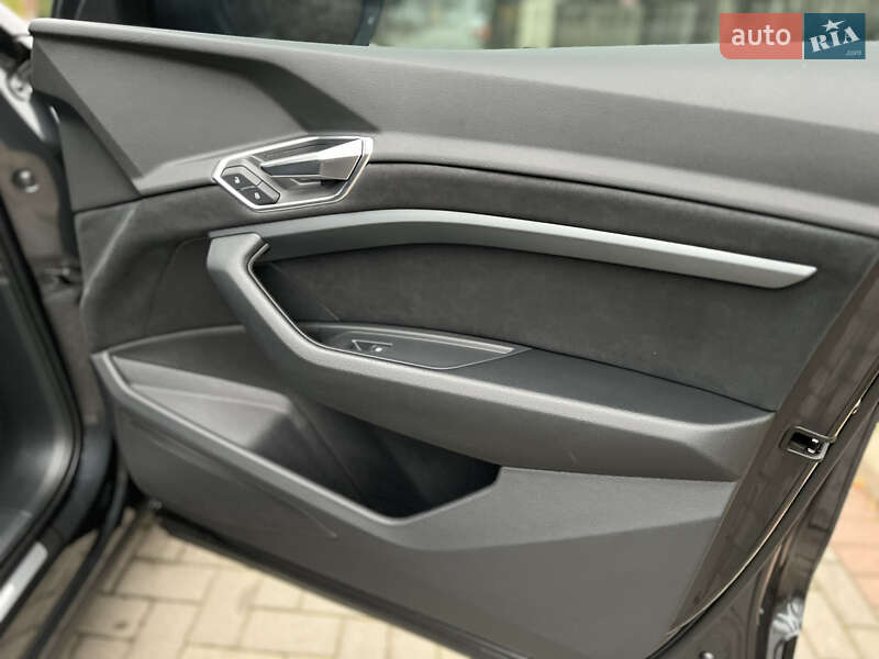 Позашляховик / Кросовер Audi e-tron 2022 в Хмельницькому