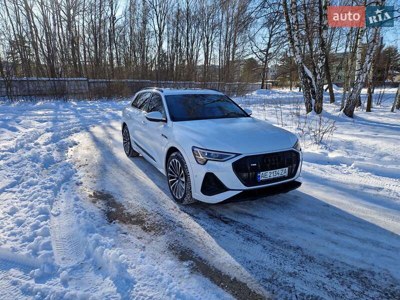 Внедорожник / Кроссовер Audi e-tron 2020 в Новояворовске