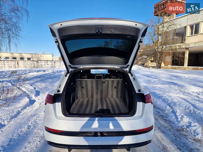 Внедорожник / Кроссовер Audi e-tron 2020 в Новояворовске