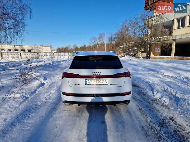 Внедорожник / Кроссовер Audi e-tron 2020 в Новояворовске