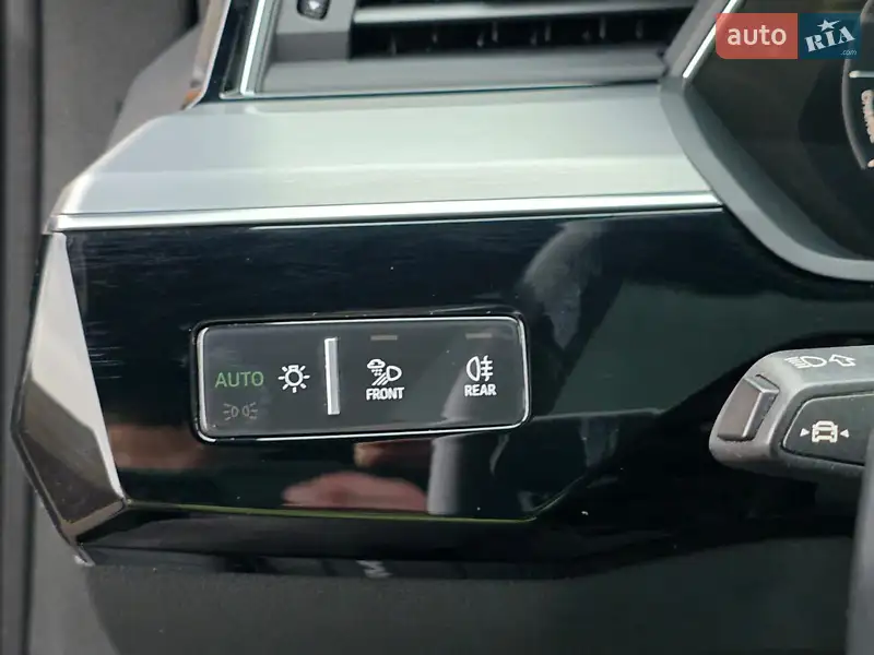 Audi e-tron 2020 VIN WAUZZZGE7MB014763 фото оголошення 10 з 69