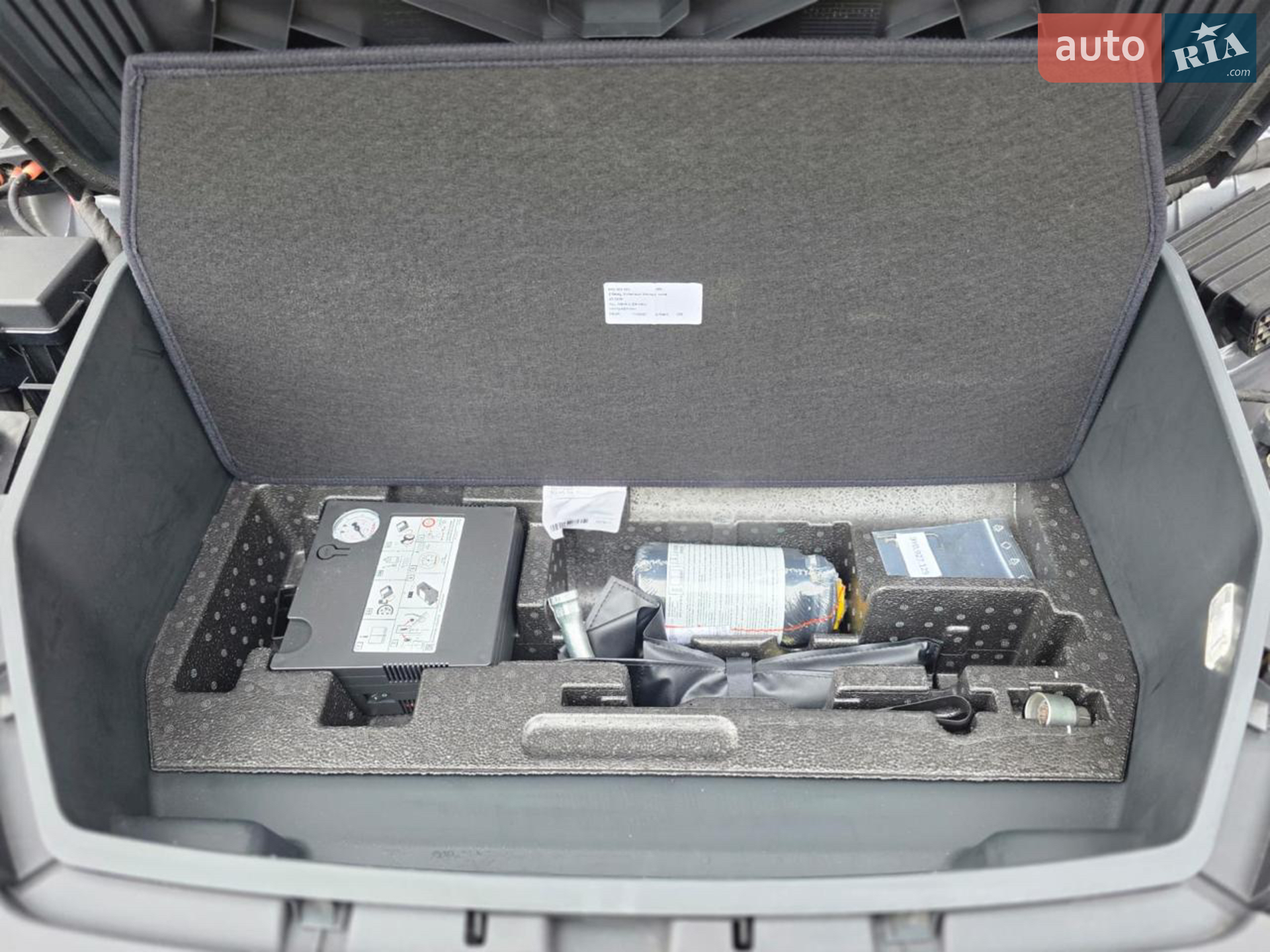 2020 Audi e-tron - мініатюра 28