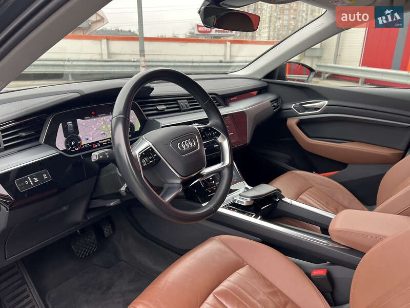 Внедорожник / Кроссовер Audi e-tron 2022 в Киеве фото 26 Внедорожник / Кроссовер Audi e-tron 2022 в Киеве