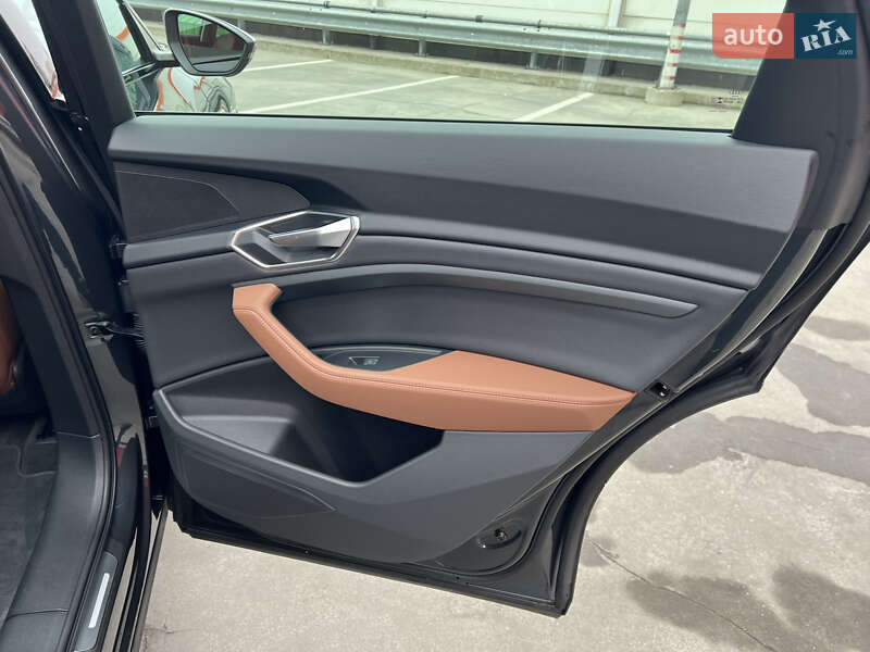 Внедорожник / Кроссовер Audi e-tron 2022 в Киеве фото 40 Внедорожник / Кроссовер Audi e-tron 2022 в Киеве