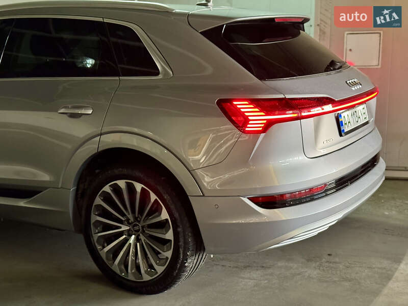 Внедорожник / Кроссовер Audi e-tron 2021 в Киеве