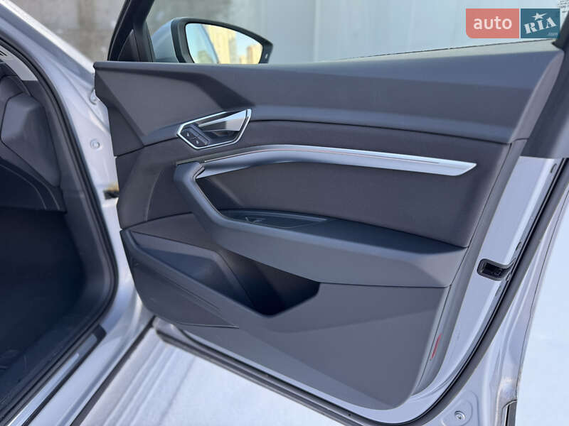 Внедорожник / Кроссовер Audi e-tron 2021 в Киеве