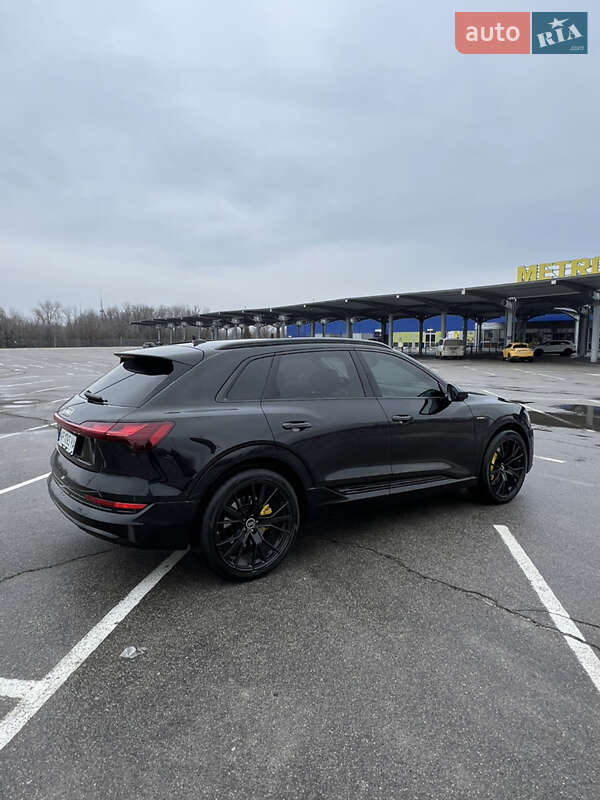Внедорожник / Кроссовер Audi e-tron 2019 в Днепре фото 5 Внедорожник / Кроссовер Audi e-tron 2019 в Днепре