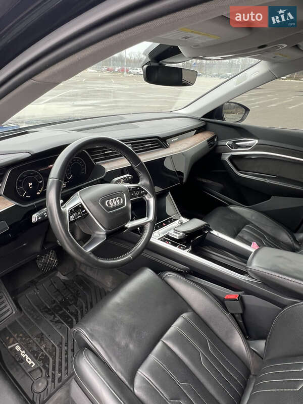 Внедорожник / Кроссовер Audi e-tron 2019 в Днепре фото 9 Внедорожник / Кроссовер Audi e-tron 2019 в Днепре