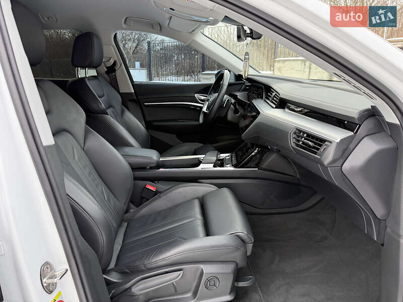 Внедорожник / Кроссовер Audi e-tron 2021 в Ровно