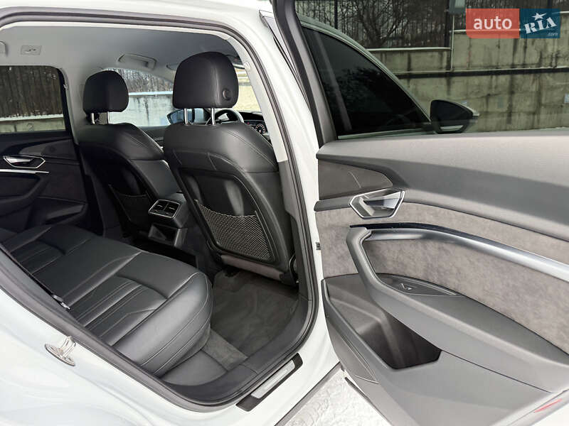 Внедорожник / Кроссовер Audi e-tron 2021 в Ровно