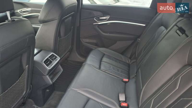 Позашляховик / Кросовер Audi e-tron 2021 в Дніпрі