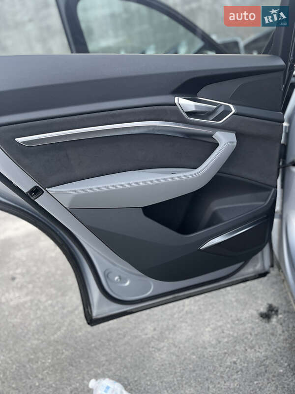 Позашляховик / Кросовер Audi e-tron 2022 в Львові фото 15 Позашляховик / Кросовер Audi e-tron 2022 в Львові