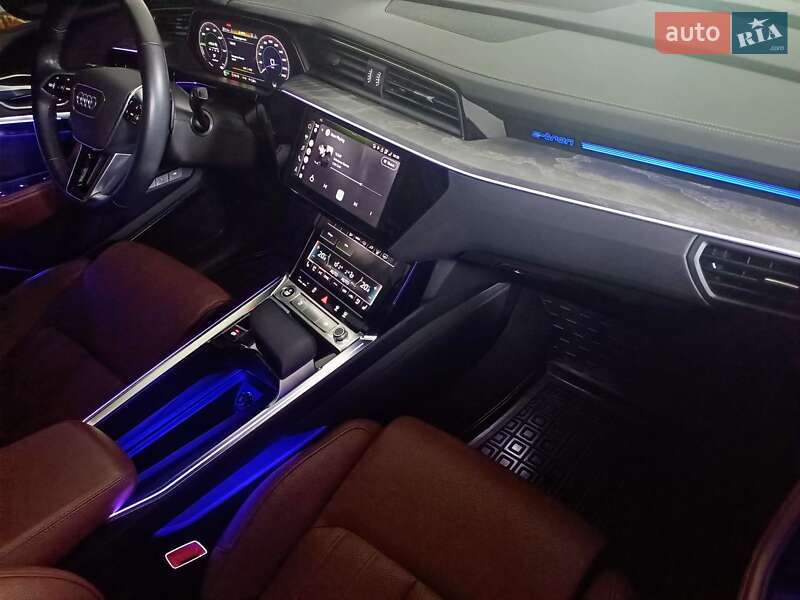 Позашляховик / Кросовер Audi e-tron 2022 в Львові