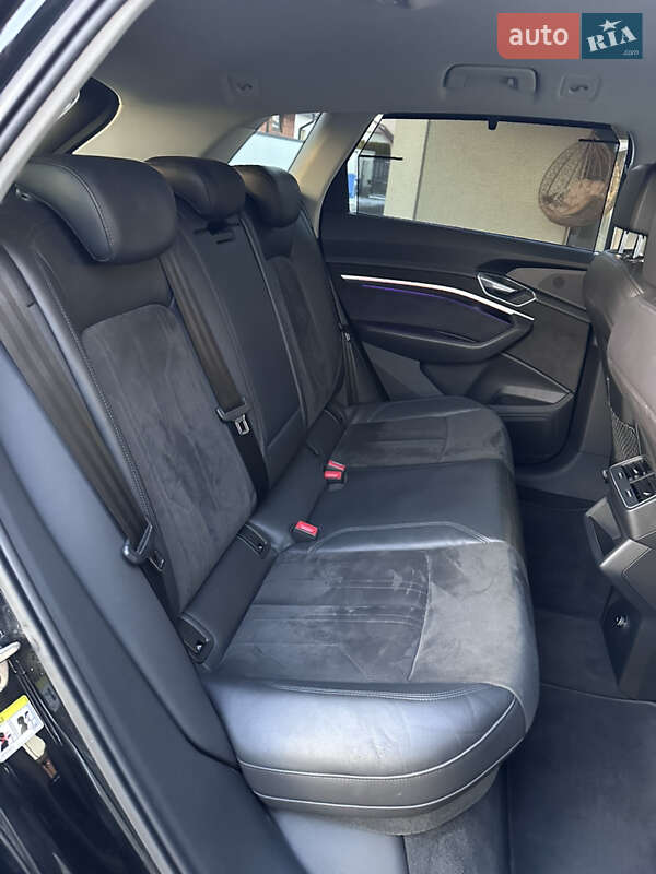 Позашляховик / Кросовер Audi e-tron 2020 в Ужгороді