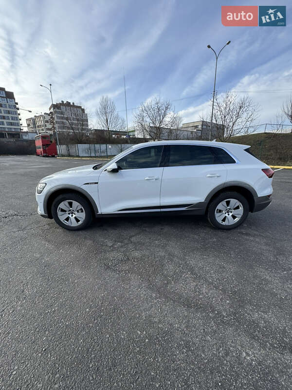 Внедорожник / Кроссовер Audi e-tron 2022 в Ужгороде