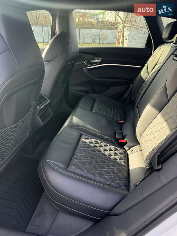 Внедорожник / Кроссовер Audi e-tron 2022 в Ужгороде