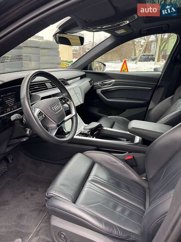 Позашляховик / Кросовер Audi e-tron 2022 в Києві фото 14 Позашляховик / Кросовер Audi e-tron 2022 в Києві