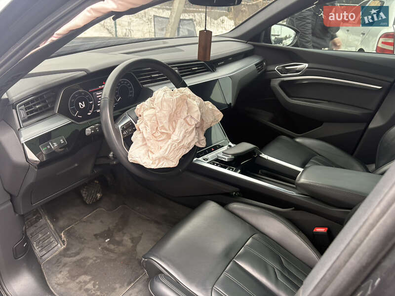 Позашляховик / Кросовер Audi e-tron 2022 в Львові