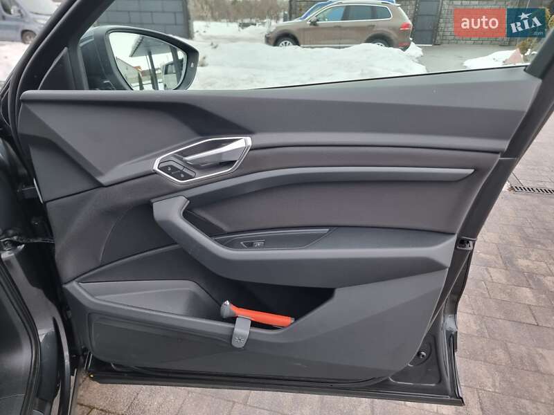 Позашляховик / Кросовер Audi e-tron 2020 в Радивиліві