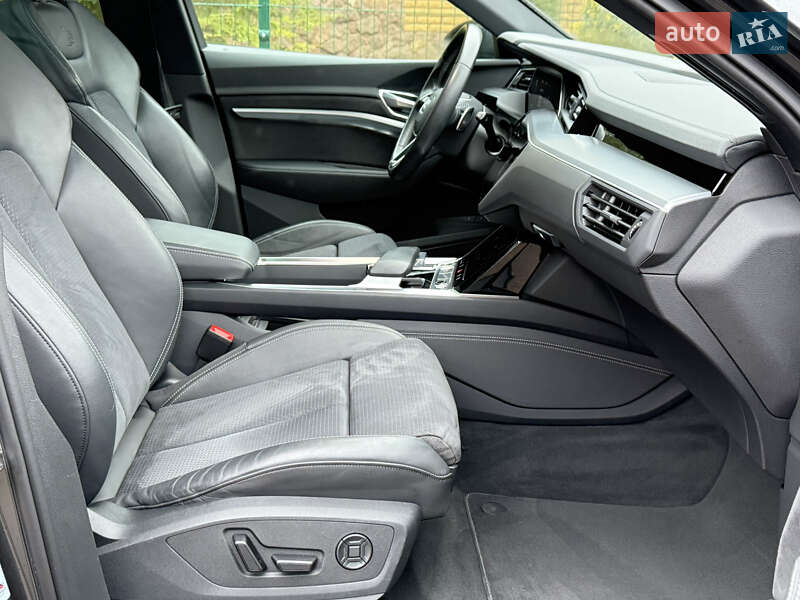 Позашляховик / Кросовер Audi e-tron 2021 в Рівному фото 88 Позашляховик / Кросовер Audi e-tron 2021 в Рівному