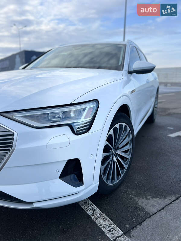Внедорожник / Кроссовер Audi e-tron 2019 в Львове