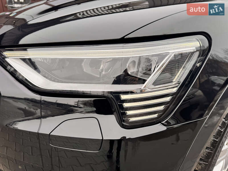 Позашляховик / Кросовер Audi e-tron 2022 в Хмельницькому