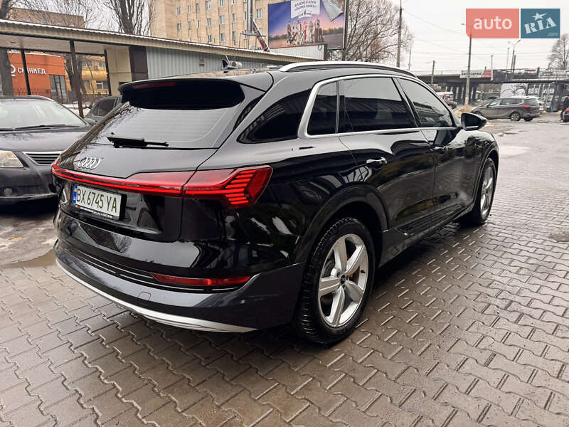 Позашляховик / Кросовер Audi e-tron 2022 в Хмельницькому