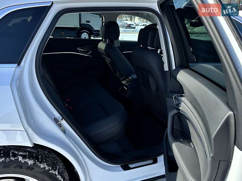 Позашляховик / Кросовер Audi e-tron 2019 в Києві