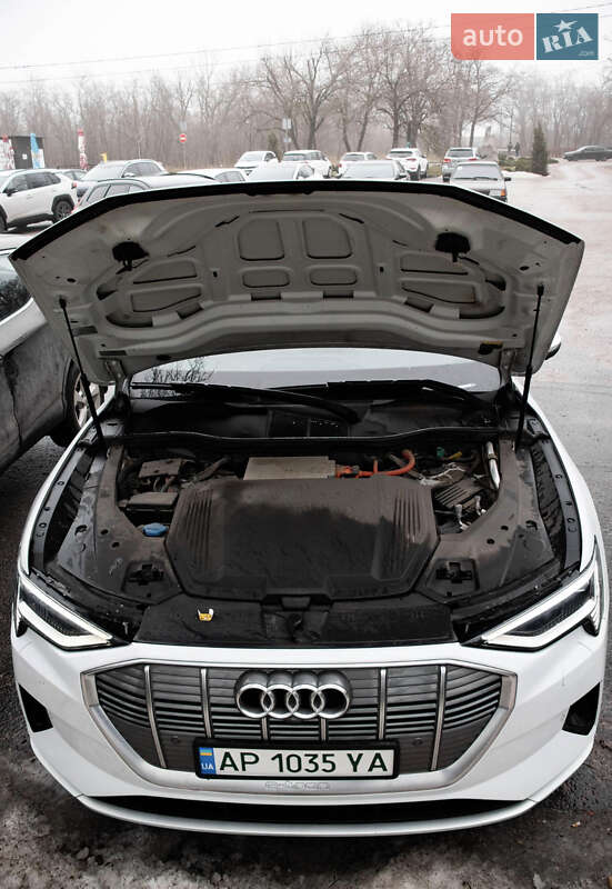 Внедорожник / Кроссовер Audi e-tron 2019 в Запорожье