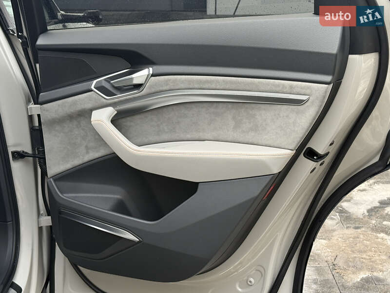 Внедорожник / Кроссовер Audi e-tron 2018 в Ровно фото 100 Внедорожник / Кроссовер Audi e-tron 2018 в Ровно