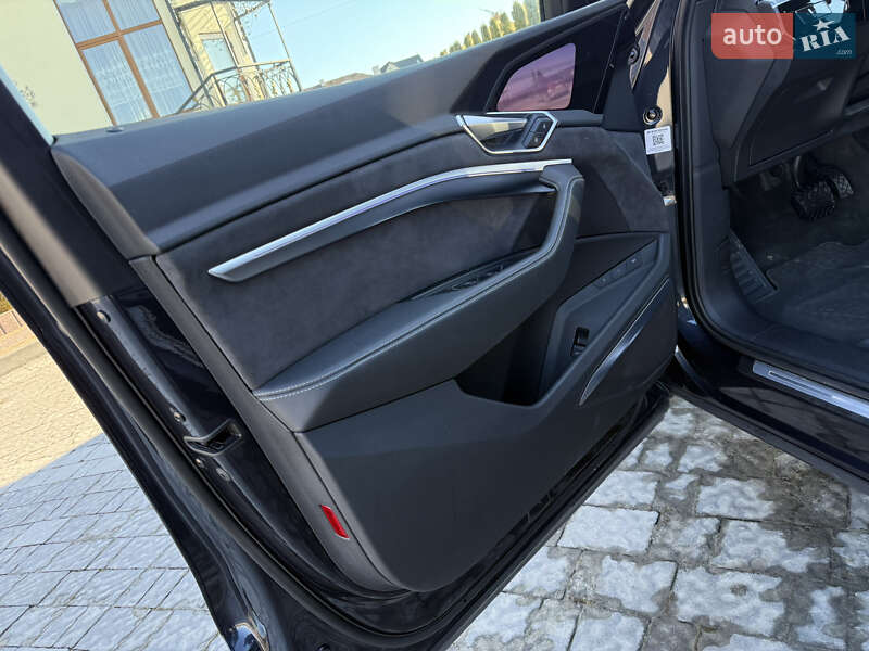 Позашляховик / Кросовер Audi e-tron 2018 в Трускавці фото 57 Позашляховик / Кросовер Audi e-tron 2018 в Трускавці