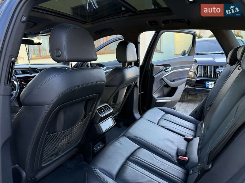 Позашляховик / Кросовер Audi e-tron 2018 в Трускавці фото 66 Позашляховик / Кросовер Audi e-tron 2018 в Трускавці