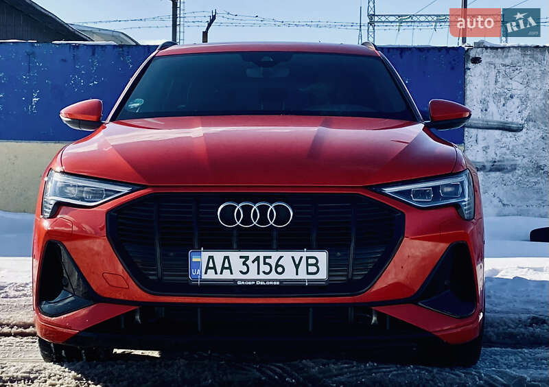 Позашляховик / Кросовер Audi e-tron 2021 в Києві