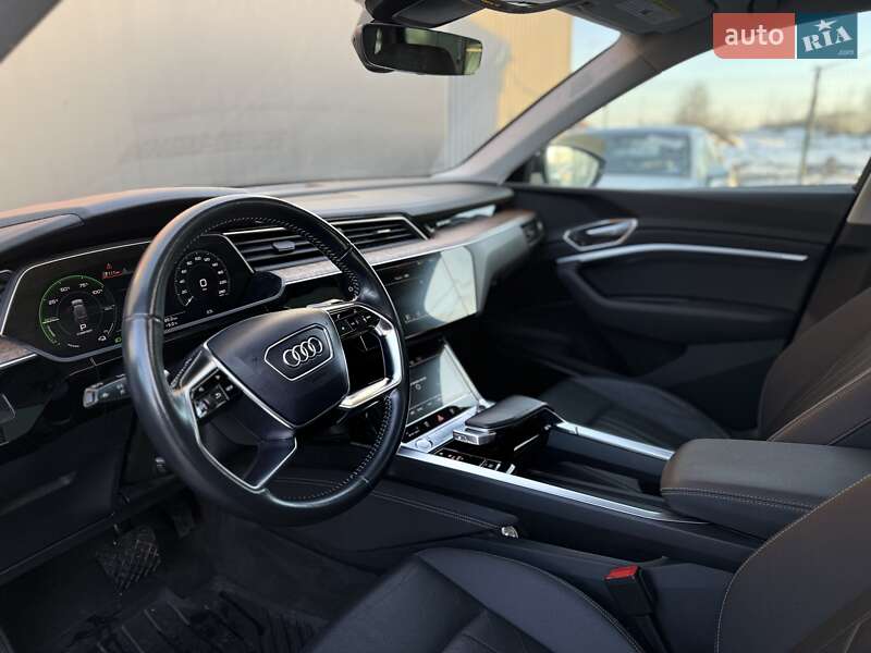 Позашляховик / Кросовер Audi e-tron 2019 в Львові фото 37 Позашляховик / Кросовер Audi e-tron 2019 в Львові