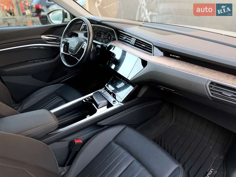 Позашляховик / Кросовер Audi e-tron 2019 в Львові фото 53 Позашляховик / Кросовер Audi e-tron 2019 в Львові