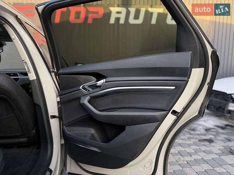Позашляховик / Кросовер Audi e-tron 2019 в Львові фото 57 Позашляховик / Кросовер Audi e-tron 2019 в Львові