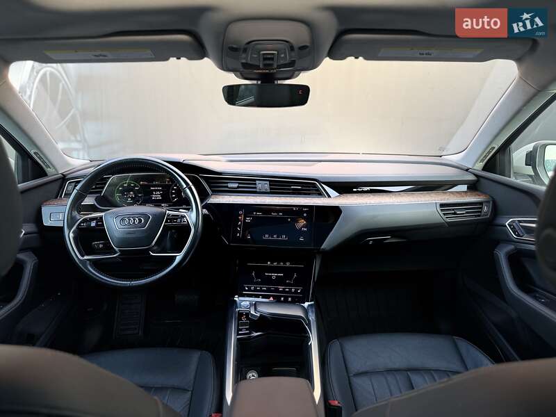 Позашляховик / Кросовер Audi e-tron 2019 в Львові фото 63 Позашляховик / Кросовер Audi e-tron 2019 в Львові