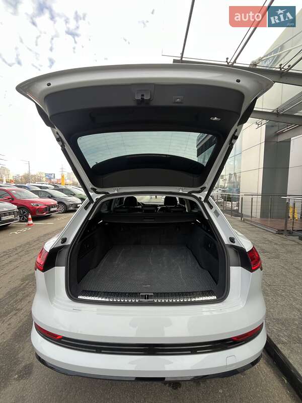 Позашляховик / Кросовер Audi e-tron 2020 в Києві фото 11 Позашляховик / Кросовер Audi e-tron 2020 в Києві