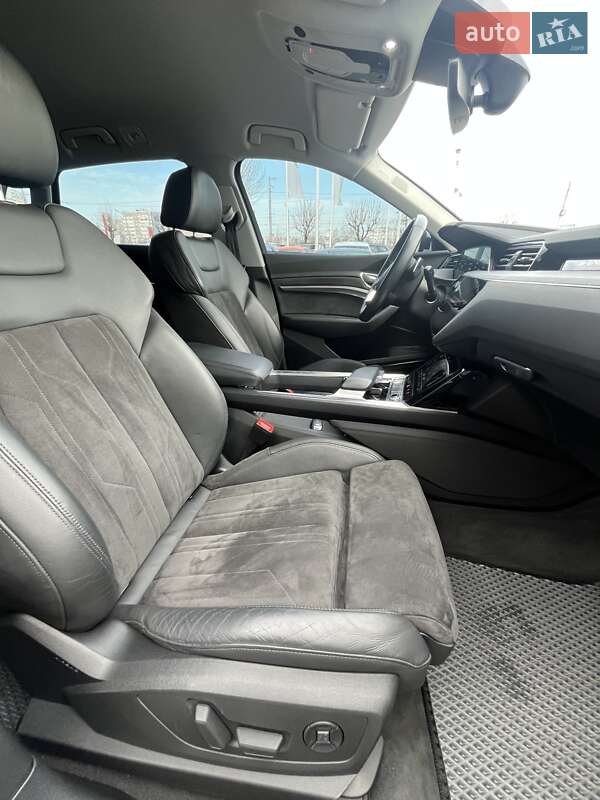 Позашляховик / Кросовер Audi e-tron 2020 в Києві фото 17 Позашляховик / Кросовер Audi e-tron 2020 в Києві