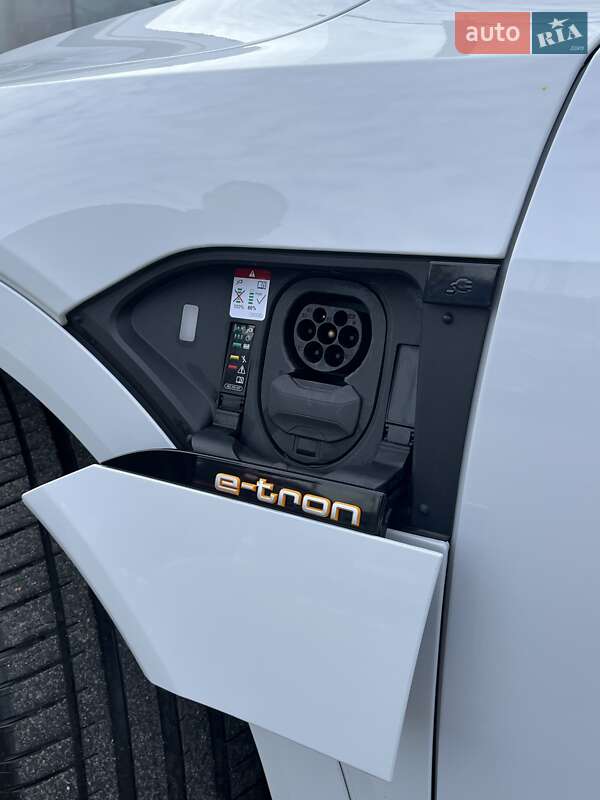 Позашляховик / Кросовер Audi e-tron 2020 в Києві фото 26 Позашляховик / Кросовер Audi e-tron 2020 в Києві