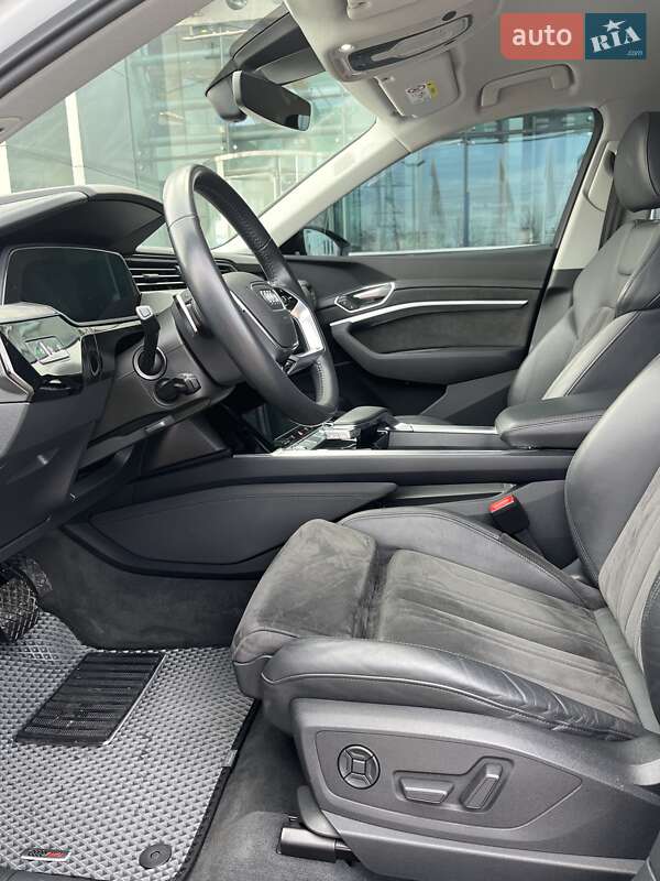 Позашляховик / Кросовер Audi e-tron 2020 в Києві фото 30 Позашляховик / Кросовер Audi e-tron 2020 в Києві