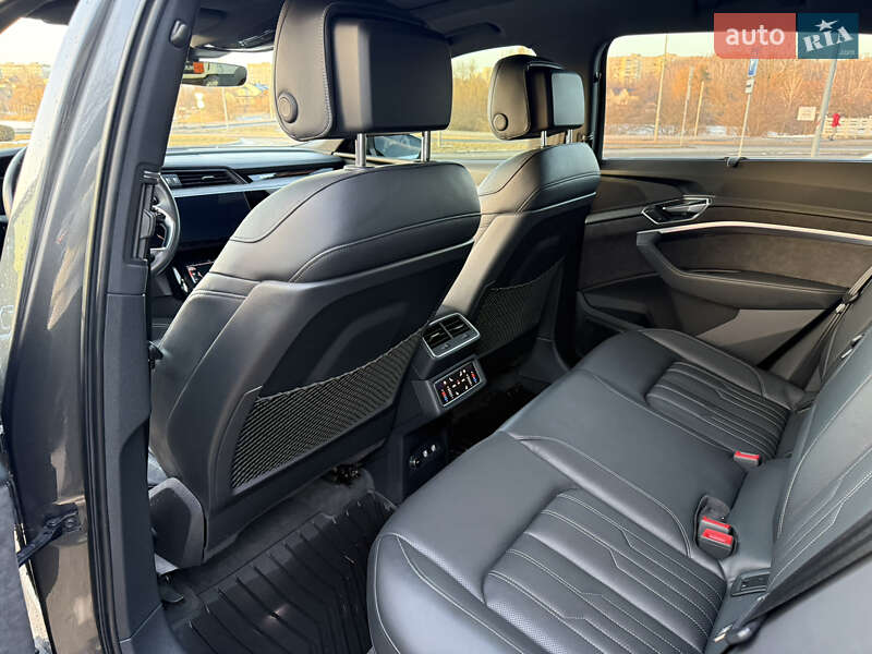 Позашляховик / Кросовер Audi e-tron 2019 в Вінниці фото 14 Позашляховик / Кросовер Audi e-tron 2019 в Вінниці