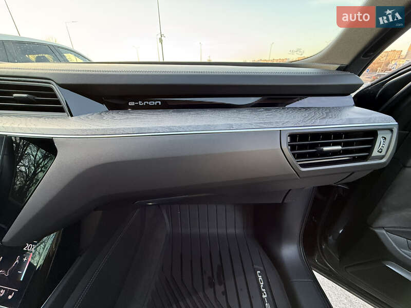 Позашляховик / Кросовер Audi e-tron 2019 в Вінниці фото 17 Позашляховик / Кросовер Audi e-tron 2019 в Вінниці