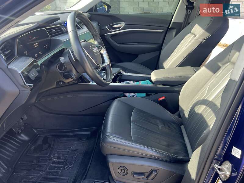 Позашляховик / Кросовер Audi e-tron 2021 в Рівному