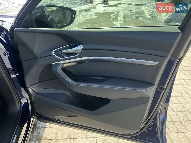 Позашляховик / Кросовер Audi e-tron 2021 в Рівному