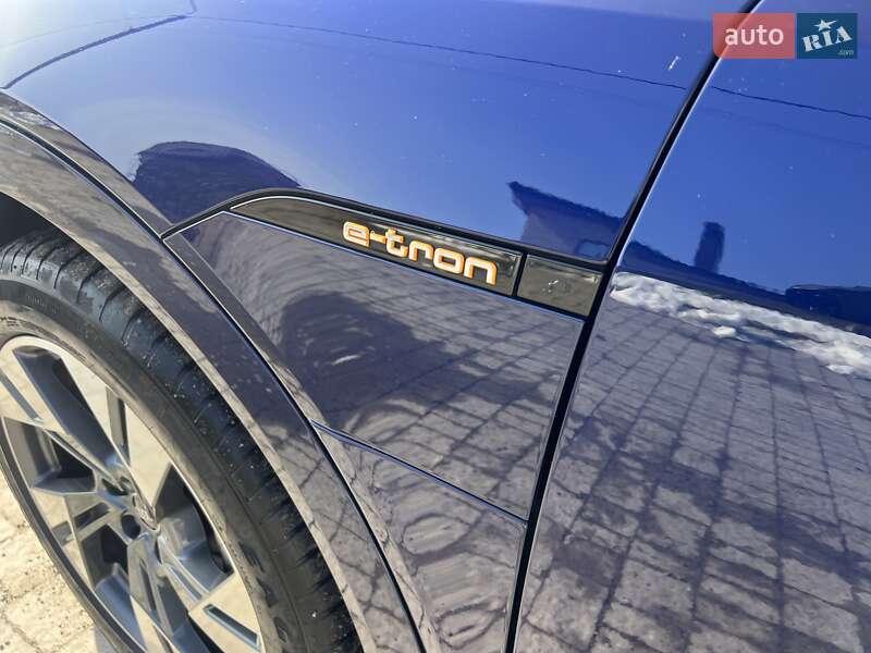 Позашляховик / Кросовер Audi e-tron 2021 в Рівному