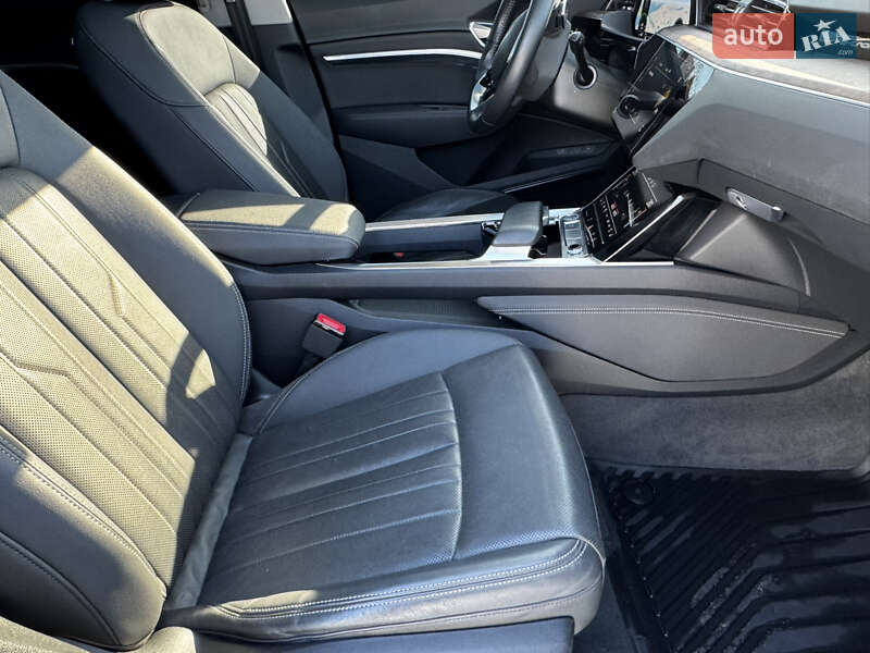 Внедорожник / Кроссовер Audi e-tron 2019 в Киеве