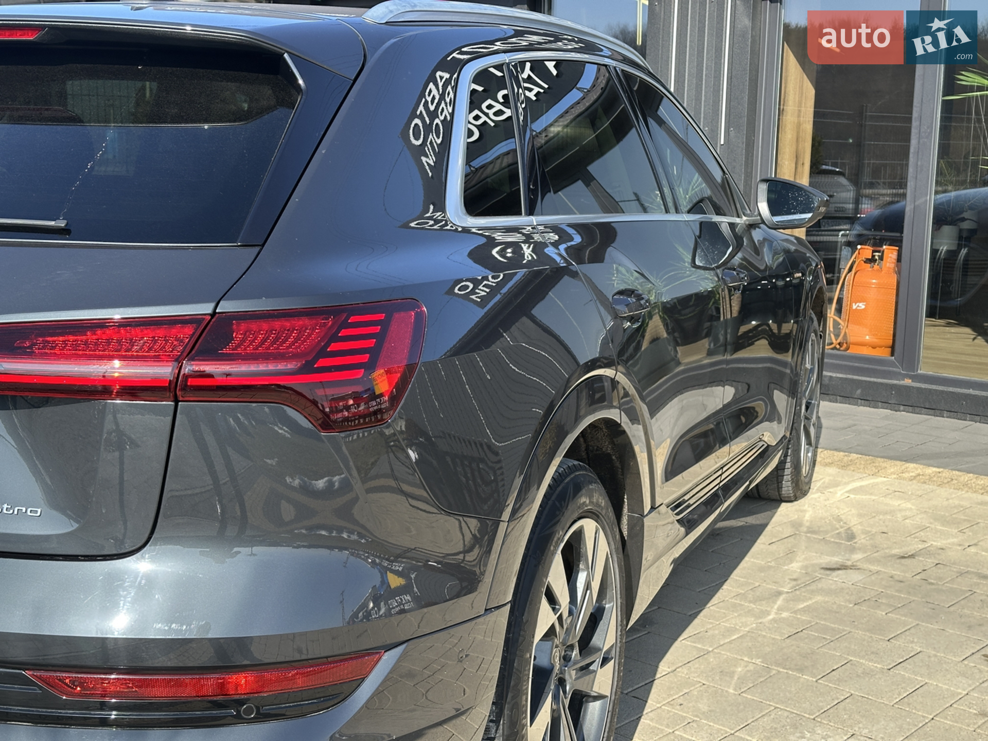 2020 Audi e-tron - мініатюра 16