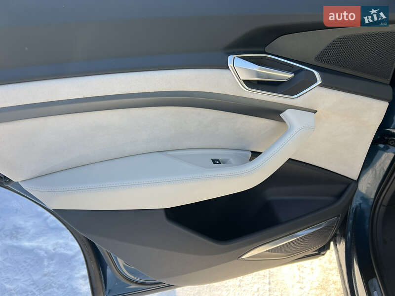 Позашляховик / Кросовер Audi e-tron 2020 в Києві